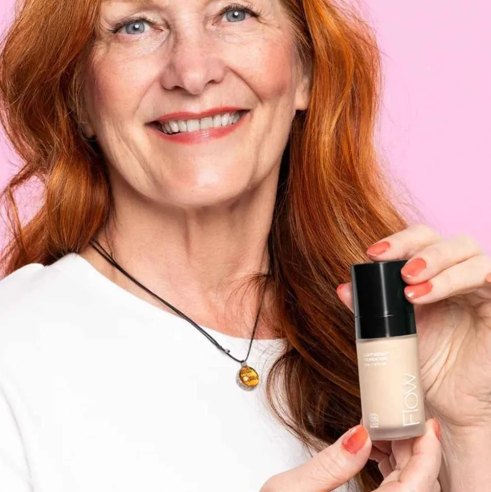 Kevyt meikkivoide Flow Cosmetics Lightweight Foundation 30ml