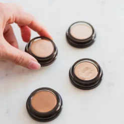 Peitevoide Esse Concealer, 3 sävyä