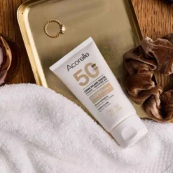 Sävyttävä aurinkovoide kasvoille SPF 50 Acorelle Tinted Sunscreen