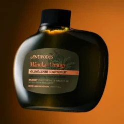 Tuuheuttava hoitoaine Antipodes Mānuka + Orange Volume & Shine